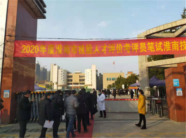 1610767496104085.jpg rB40qV__5-GAbe0zAAVKbJoRURQ005.jpg