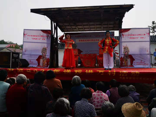 淮南惠民文化演出：“送戲進(jìn)萬(wàn)村" 門(mén)口過(guò)“戲癮”