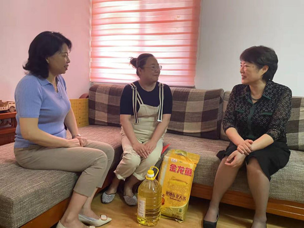 淮南市總工會開展“六一”兒童節(jié)關(guān)愛慰問活動