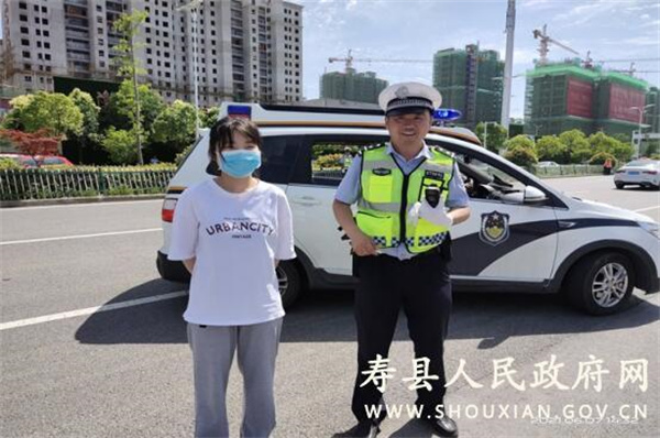 淮南考生忘帶身份證壽縣交警及時(shí)支援
