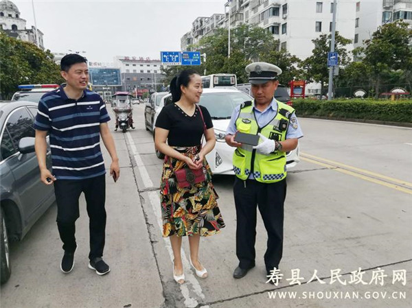 淮南壽縣考生家長(zhǎng)丟失手機(jī) 護(hù)考輔警發(fā)現(xiàn)撿起