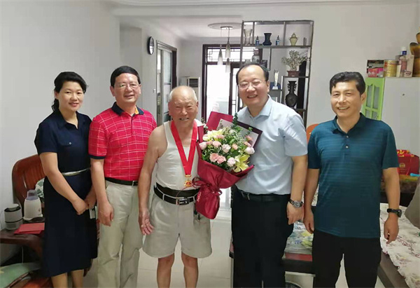 淮南潘集區(qū)政協(xié)開展走訪慰問離退休老干部活動