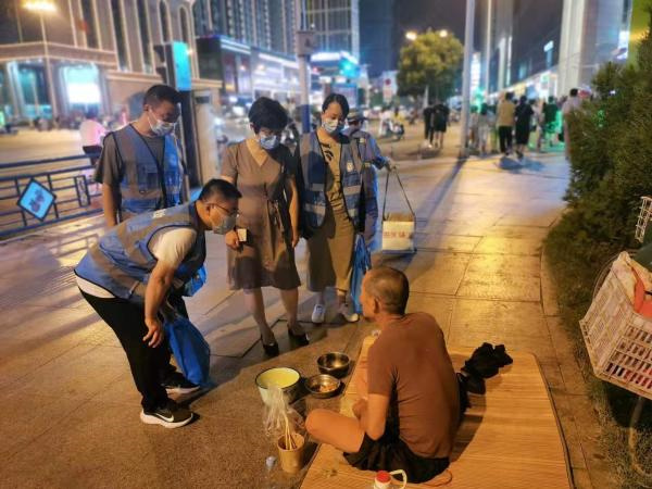 淮南市救助管理站啟動“夏季送清涼”專項(xiàng)行動