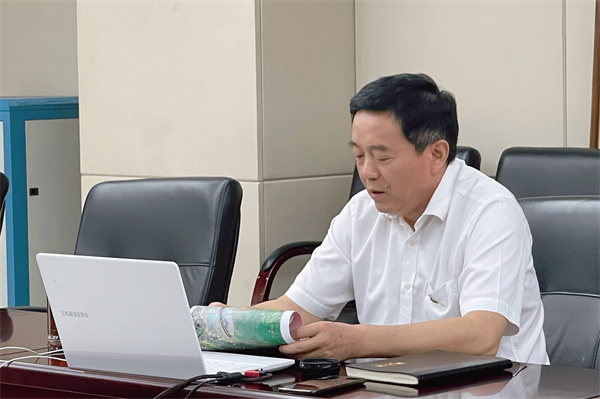 淮南市林業(yè)局黨組書記、局長魯金杰為全局青年干部講黨史專題黨課