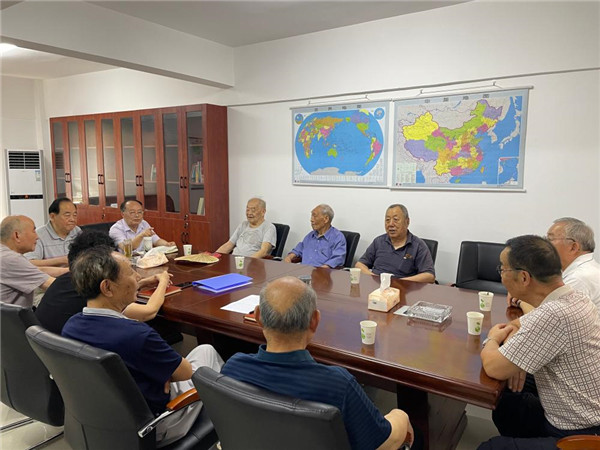 淮南田家庵區(qū)“新研分會”召開“光榮在黨50年”老黨員老干部座談會