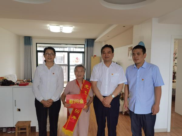 淮南市衛(wèi)健委黨組書記、主任汪世福慰問離休老干部