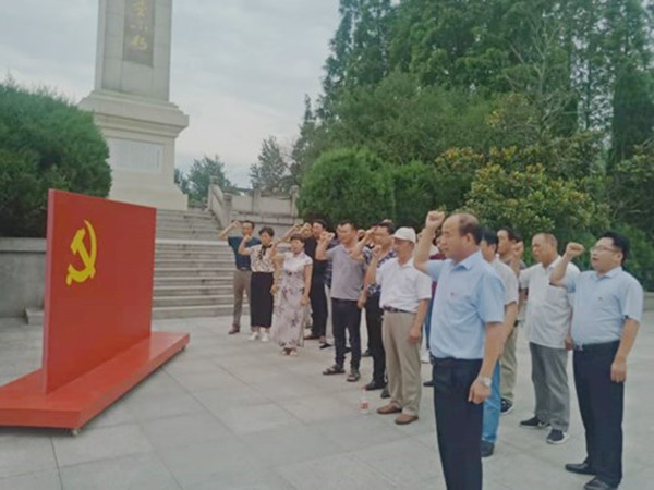 淮南鳳臺(tái)縣錢(qián)廟中學(xué)開(kāi)展主題黨日活動(dòng)