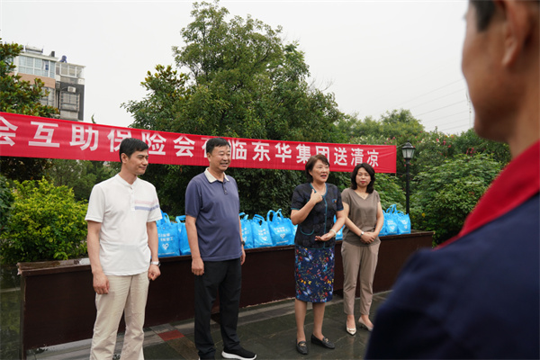 淮南：職工保險(xiǎn)互助會(huì)開展“夏送清涼，關(guān)愛會(huì)員”活動(dòng)