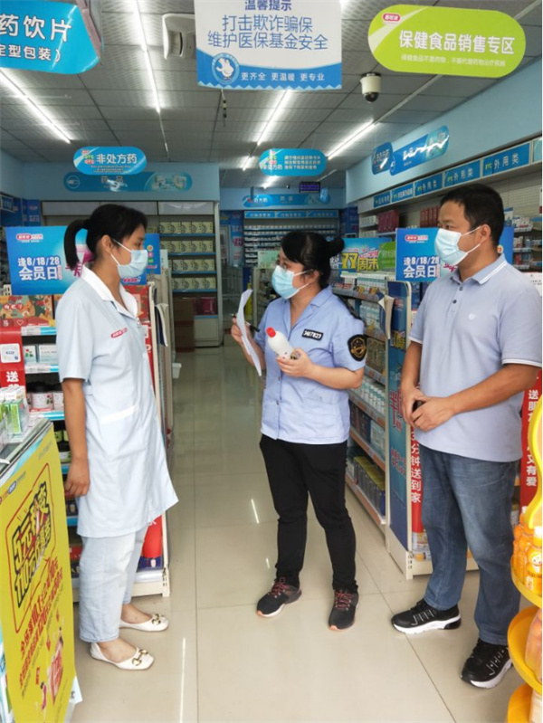 淮南市八區(qū)醫(yī)保局聯(lián)合區(qū)市場(chǎng)監(jiān)管局對(duì)零售藥店 開(kāi)展疫情防控工作檢查