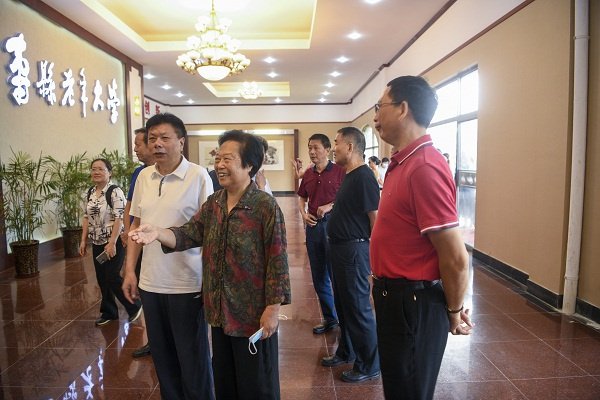 淮南市壽縣：安徽老年大學(xué)（省老干部活動(dòng)中心）教務(wù)長(zhǎng)聶曉華一行蒞臨壽縣老年大學(xué)進(jìn)行調(diào)研