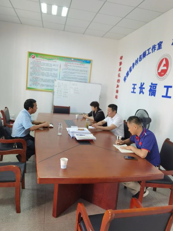 淮南市教體局領(lǐng)導(dǎo)深入一線走訪慰問(wèn)優(yōu)秀教師