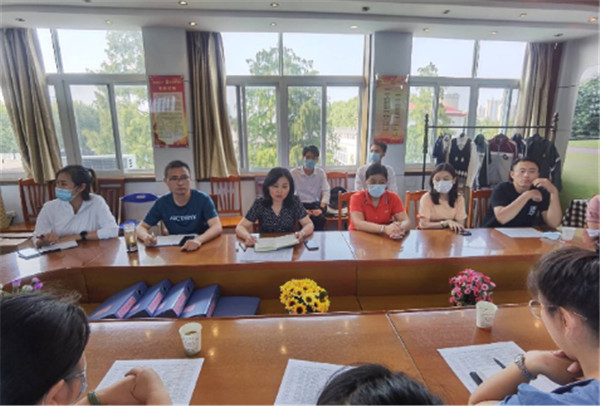 淮南市淮師附小洞山校區(qū)召開延時(shí)服務(wù)專題會議