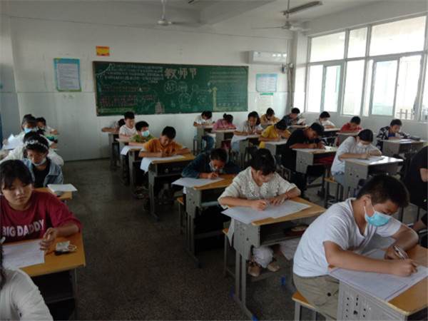 淮南二十中2021級七年級新生學情調(diào)研監(jiān)測工作順利開展