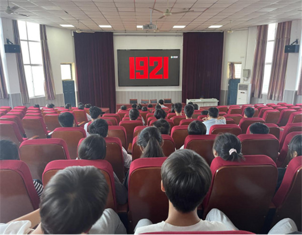 淮南第六中學(xué)團(tuán)委開展“學(xué)習(xí)黨史，致敬1921”主題團(tuán)日活動(dòng)