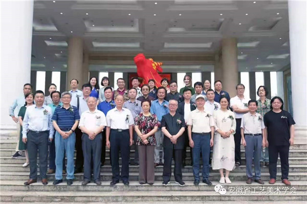 培根鑄魂、藝心向黨----大國徽匠朱兆龍以實(shí)際成績向中國共產(chǎn)黨成立100周年獻(xiàn)禮