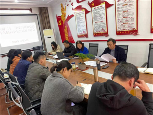淮南二十三中召開(kāi)學(xué)習(xí)貫徹黨的十九屆六中全會(huì)精神專(zhuān)題會(huì)議