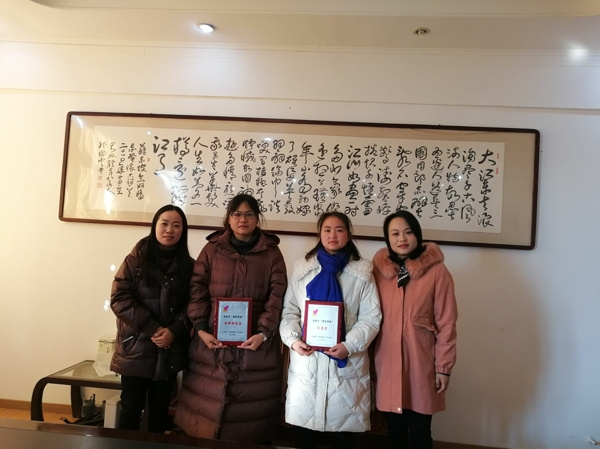 淮南市八公山區(qū)婦聯(lián)開展“最美家庭”“最美婆媳”送獎(jiǎng)下基層活動(dòng)