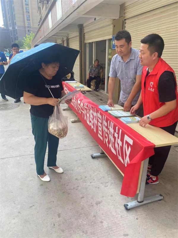 團淮南市委、淮南市12355青少年服務臺開展青少年權益維護宣傳進社區(qū)活動