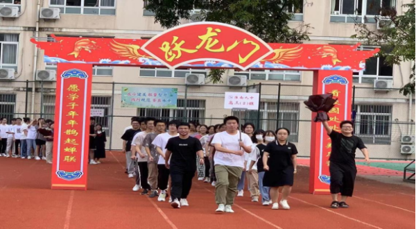 淮南九中舉行高三開學(xué)典禮暨高考誓師動員大會