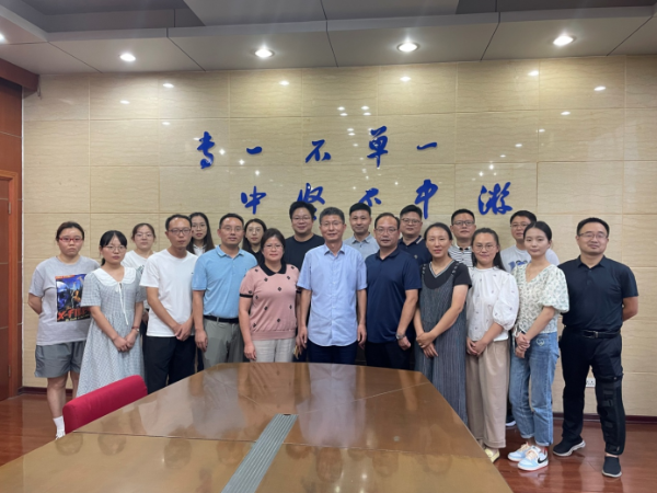 青藍(lán)攜手鑄良師，師徒結(jié)對共成長  ——淮南一中舉行2022年度“青藍(lán)工程”師徒結(jié)對儀式