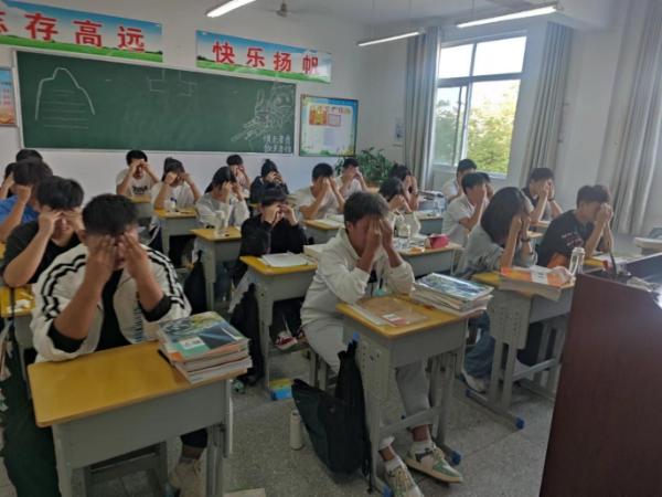 淮南十六中開展 “ 兩操 ” 專項(xiàng)督導(dǎo)活動(dòng)