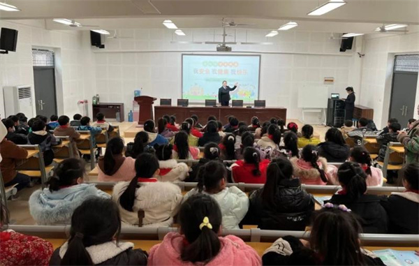 淮南潘集區(qū)：開學(xué)法治第一課 護(hù)航青春助成長