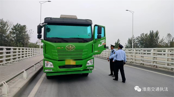重拳出擊，淮南一輛超限100%以上貨車被查獲