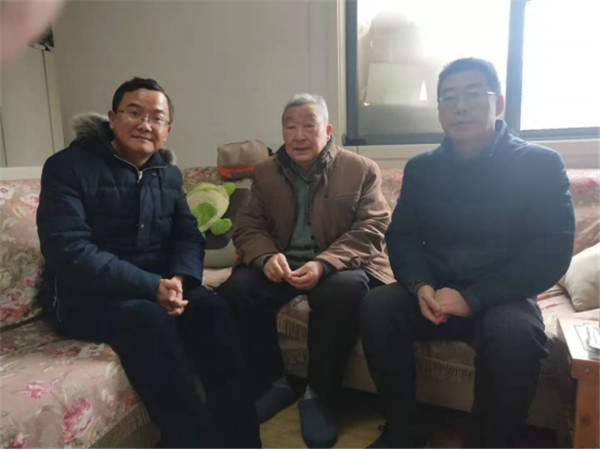 淮南市十六中開(kāi)展春節(jié)慰問(wèn)活動(dòng)