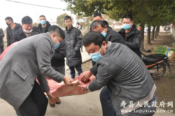 淮南壽縣建筑業(yè)協(xié)會(huì)向豐莊敬老院獻(xiàn)愛(ài)心