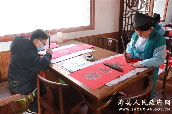淮南壽縣舉行壽州福娃寫春聯(lián)送祝福活動(dòng)