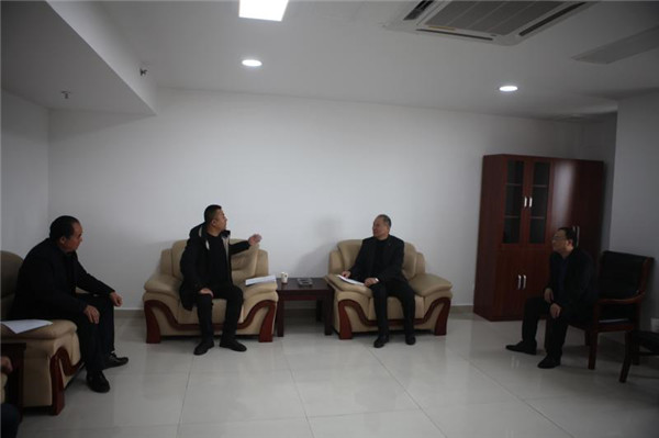 淮南市市場監(jiān)管局局長王雁秋接待來淮客商安泰編織布制造公司