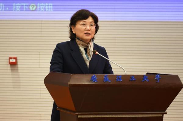 等閑識(shí)得東風(fēng)面 萬(wàn)紫千紅總是春 ——淮南市教育體育局黨委書記、局長(zhǎng)李蔚然受邀參加安徽省數(shù)學(xué)學(xué)會(huì)2021年年會(huì)