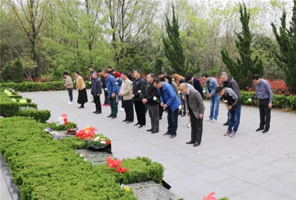 淮南市生態(tài)環(huán)境局開展“我們的節(jié)日·清明” 緬懷革命先烈主題實踐活動