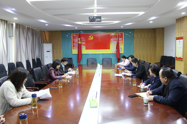 淮南市婦聯(lián)來(lái)鳳督導(dǎo)“兩綱”實(shí)施工作