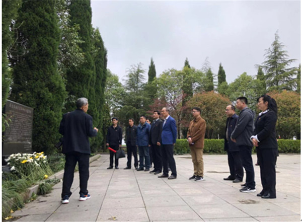 淮南市縣機關(guān)工委赴板張集革命烈士陵園開展黨史學(xué)習(xí)教育