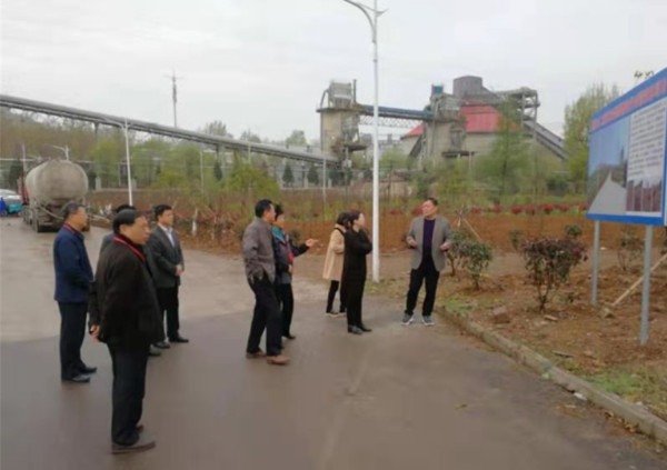 淮南八公山區(qū)人大常委會(huì)視察柏家山二期營(yíng)造林項(xiàng)目