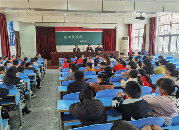 淮南：推進(jìn)法治進(jìn)校園 爭當(dāng)守法小公民