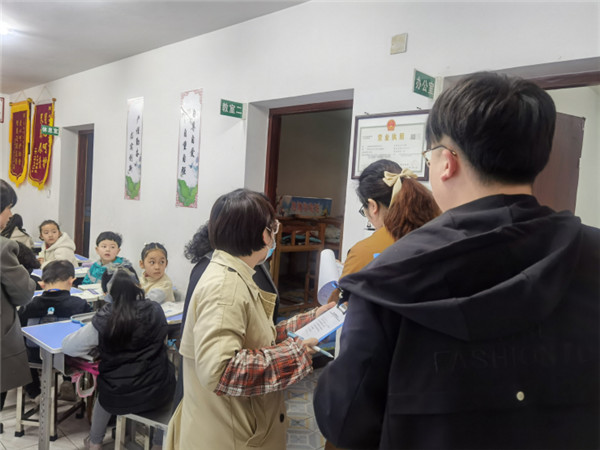 淮南市新淮街道九龍社區(qū)開(kāi)展“小飯桌”食品安全排查工作